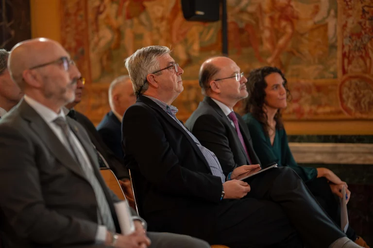 Representación de Autoridades durante la entrega del segundo premio de FaSA20.