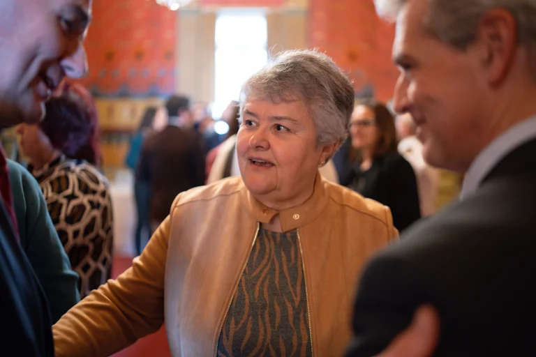 Pilar Vera saluda a los Invitados a la ceremonia de entrega del segundo premio FaSA20.