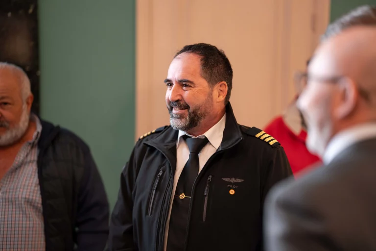 Saludos de Francisco Javier Lozano a su llegada al acto de entrega del segundo premio FaSA20.