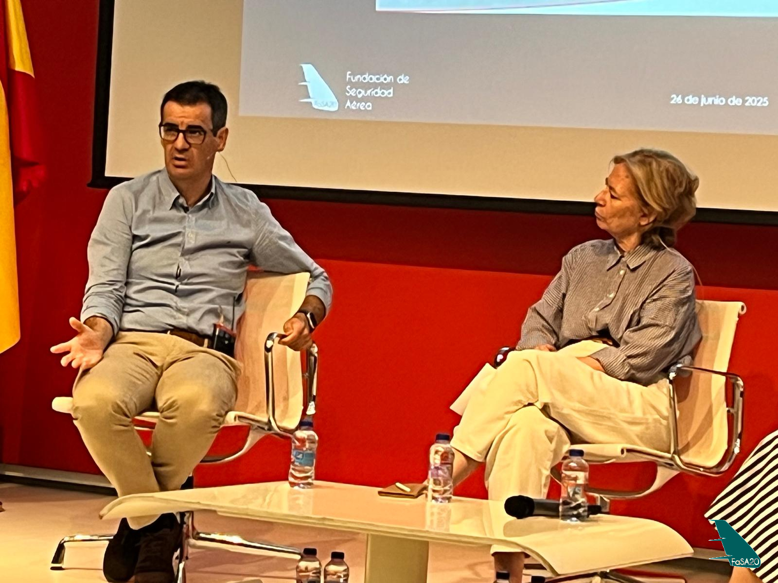 De izq. a dcha:  Javier Ayuso y  Pilar Cernuda. De izq. a dcha:  Javier Ayuso y  Pilar Cernuda.