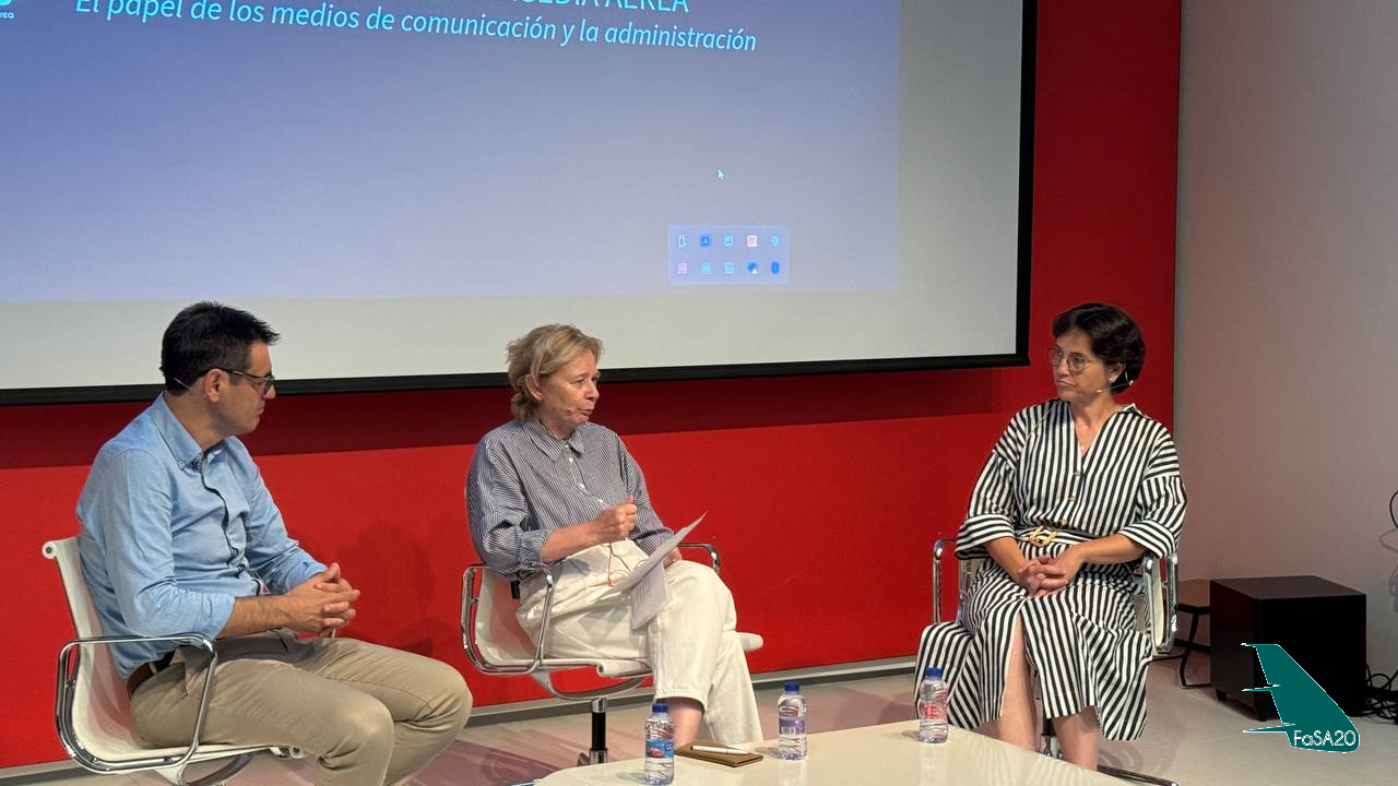 De izq. a dcha:  Javier Ayuso, Pilar Cernuda y Rita Domínguez. De izq. a dcha:  Javier Ayuso, Pilar Cernuda y Rita Domínguez.