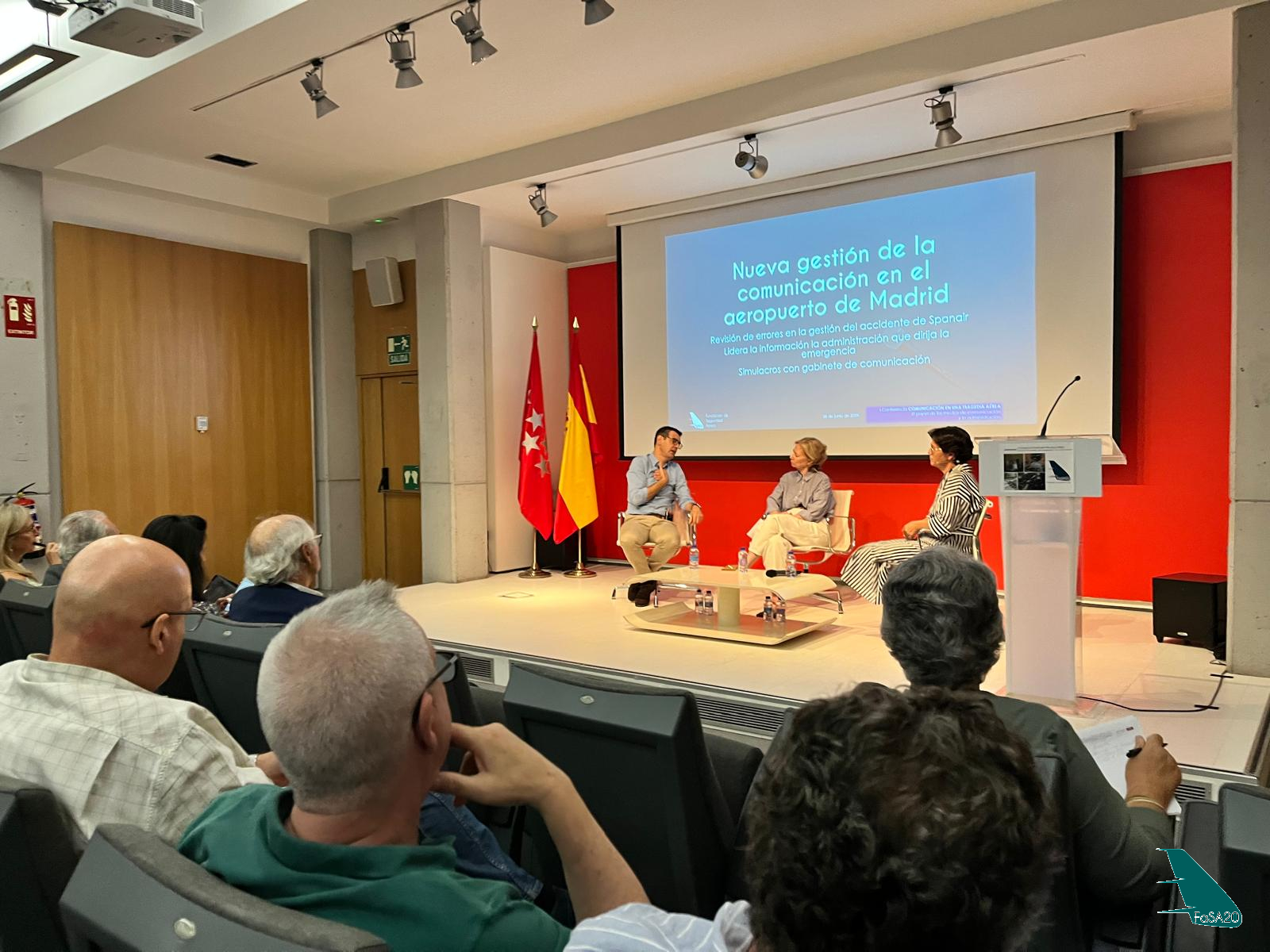 De izq. a dcha: Javier Ayuso, Pilar Cernuda y Rita Domínguez. De izq. a dcha: Javier Ayuso, Pilar Cernuda y Rita Domínguez.