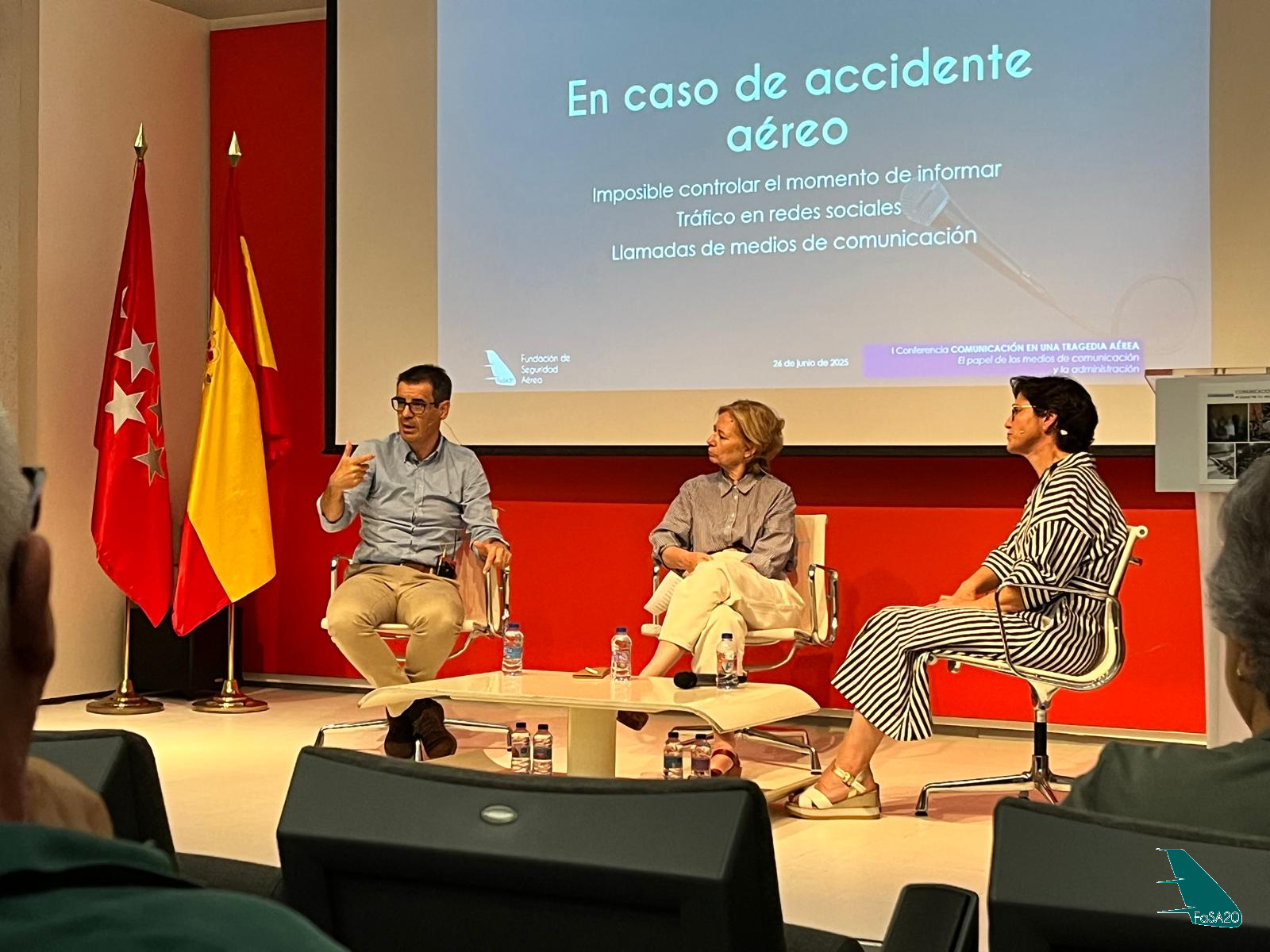 De izq. a dcha: Javier Ayuso, Pilar Cernuda y Rita Domínguez. De izq. a dcha: Javier Ayuso, Pilar Cernuda y Rita Domínguez.