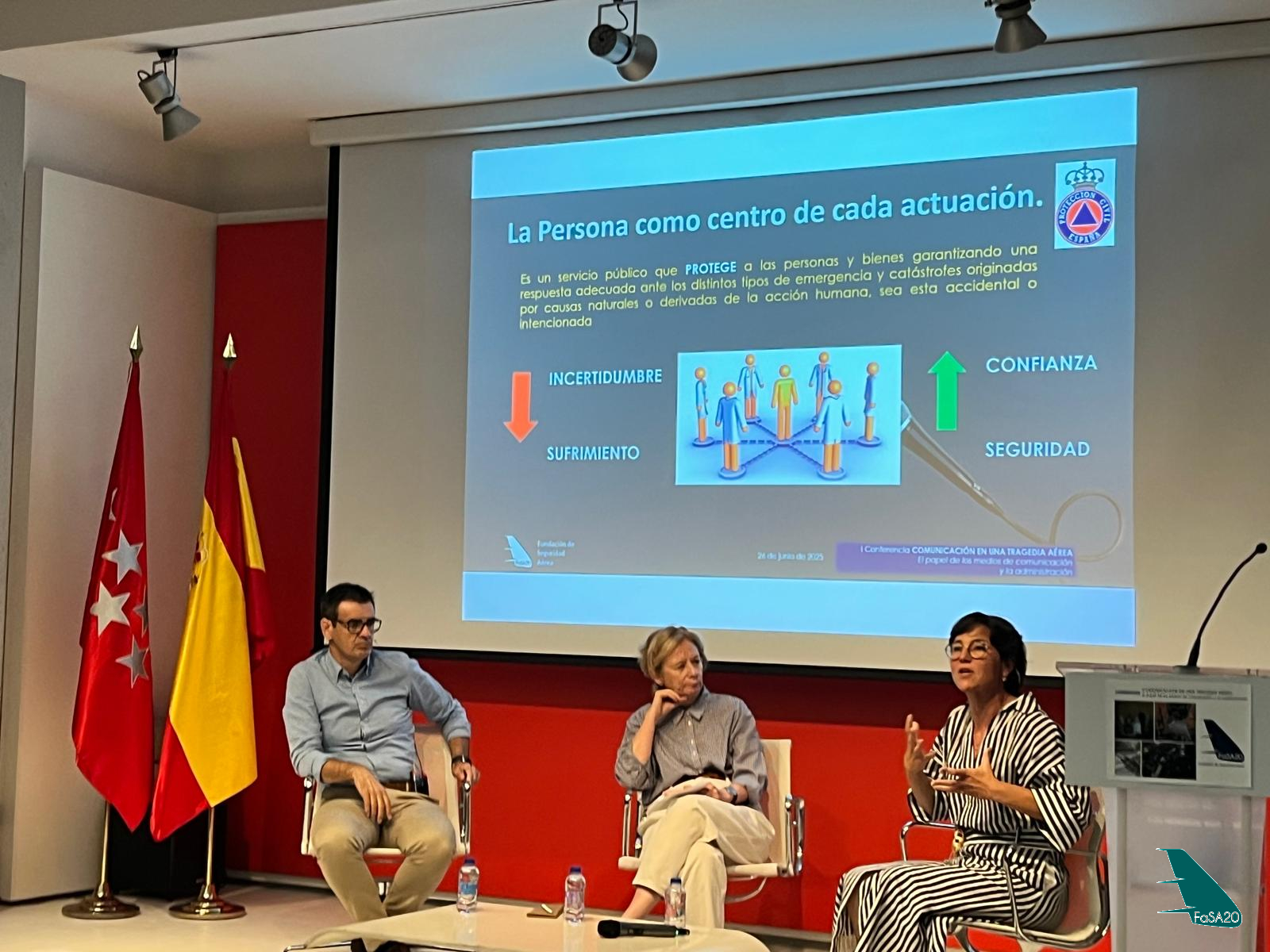 De izq. a dcha: Javier Ayuso, Pilar Cernuda y Rita Domínguez. De izq. a dcha: Javier Ayuso, Pilar Cernuda y Rita Domínguez.